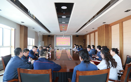 標題：華德牧草公司召開2024年全面從嚴治黨工作會議
瀏覽次數：1142
發表時間：2024-04-01